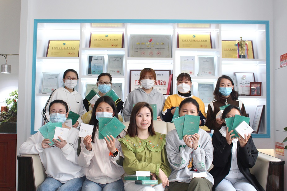 3·8女神節 | 震儀股份祝所有女神永遠笑靥如花，一生不減芳華！